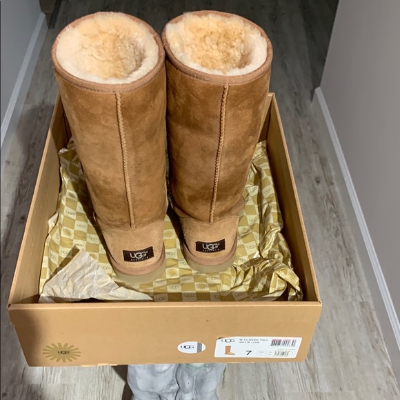 UGG Classic Tall Tan Boots Chestnut Sz 7 EUC - Picture 8 of 16